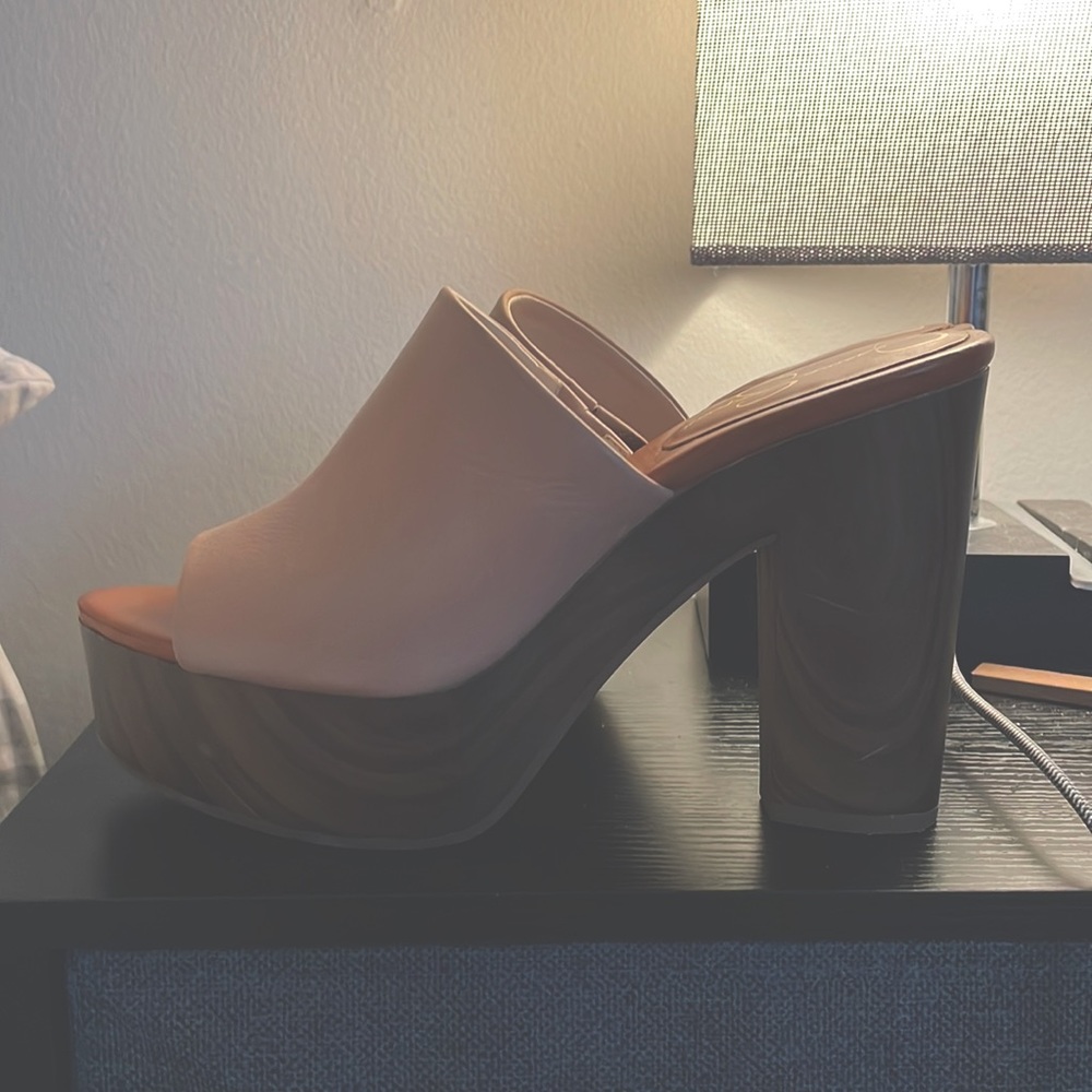 Jessica Simpson platform slides